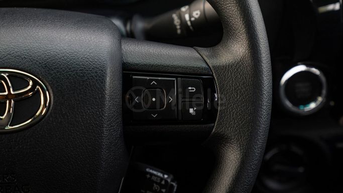 Новый Toyota Hilux VIII Рестайлинг, 2.7 л, 2025 в Дубае от Milele Белый цвет. Other | AUTO.AE