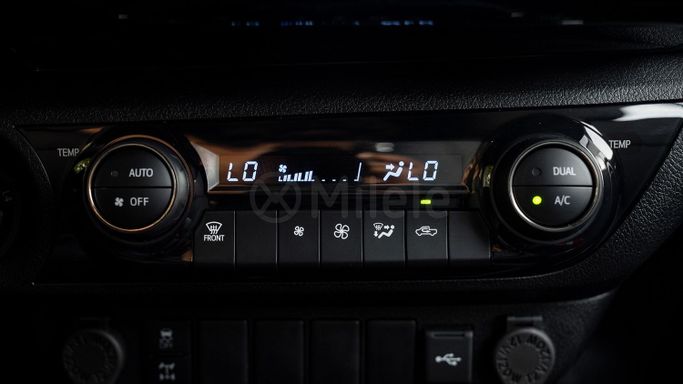 Новый Toyota Hilux VIII Рестайлинг, 2.7 л, 2025 в Дубае от Milele Белый цвет. Other | AUTO.AE