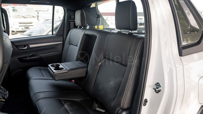Новый Toyota Hilux VIII Рестайлинг, 2.7 л, 2025 в Дубае от Milele Белый цвет. Other | AUTO.AE