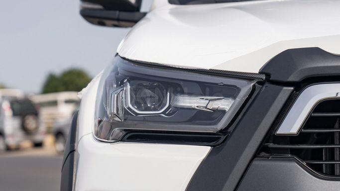 Новый Toyota Hilux VIII Рестайлинг, 2.7 л, 2025 в Дубае от Milele Белый цвет. Other | AUTO.AE