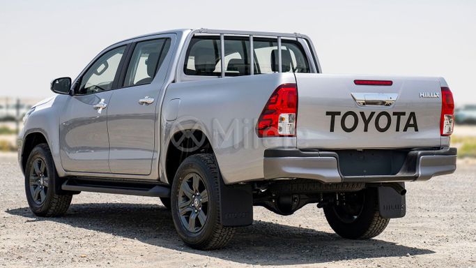Новый Toyota Hilux VIII Рестайлинг, 2.4 л, 2025 в Дубае от Milele Серебристый цвет. Other | AUTO.AE