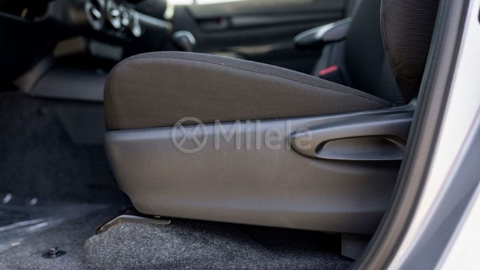 Новый Toyota Hilux VIII Рестайлинг, 2.4 л, 2025 в Дубае от Milele Серебристый цвет. Other | AUTO.AE