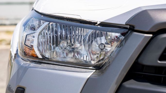 Новый Toyota Hilux VIII Рестайлинг, 2.4 л, 2025 в Дубае от Milele Серебристый цвет. Other | AUTO.AE