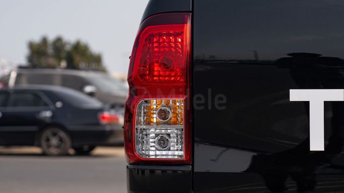 Новый Toyota Hilux VIII Рестайлинг, 2.7 л, 2025 в Дубае от Milele Черный цвет. Other | AUTO.AE