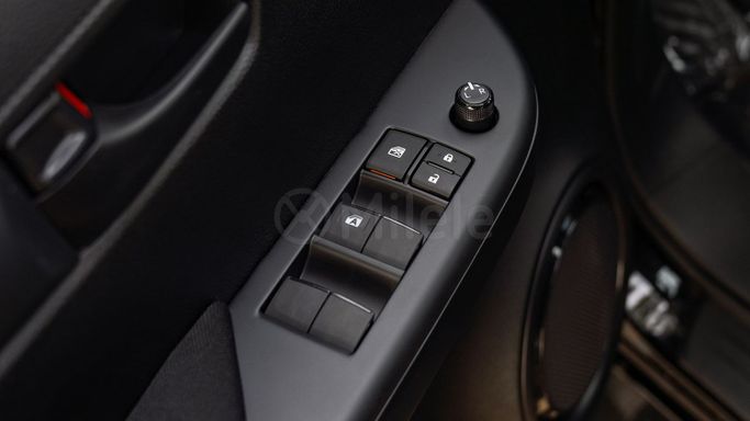 Новый Toyota Hilux VIII Рестайлинг, 2.7 л, 2025 в Дубае от Milele Черный цвет. Other | AUTO.AE