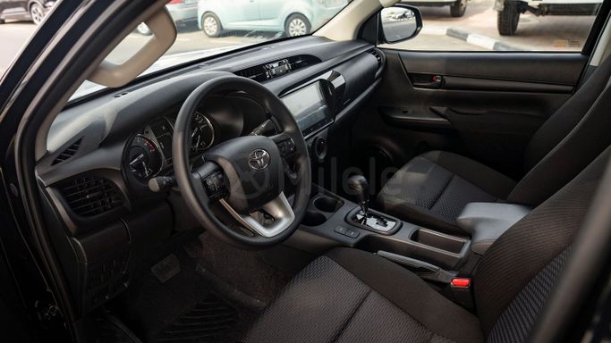 Новый Toyota Hilux VIII Рестайлинг, 2.7 л, 2025 в Дубае от Milele Черный цвет. Other | AUTO.AE