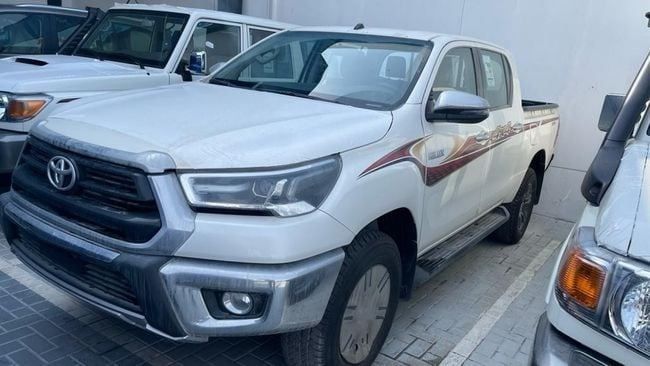 Новый Toyota Hilux VIII Рестайлинг, 2.7 л, 2022 в Дубае от Falcons GT Motors FZCO Белый цвет. GCC | AUTO.AE