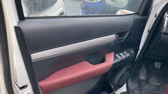 Новый Toyota Hilux VIII Рестайлинг, 2.7 л, 2022 в Дубае от Falcons GT Motors FZCO Белый цвет. GCC | AUTO.AE