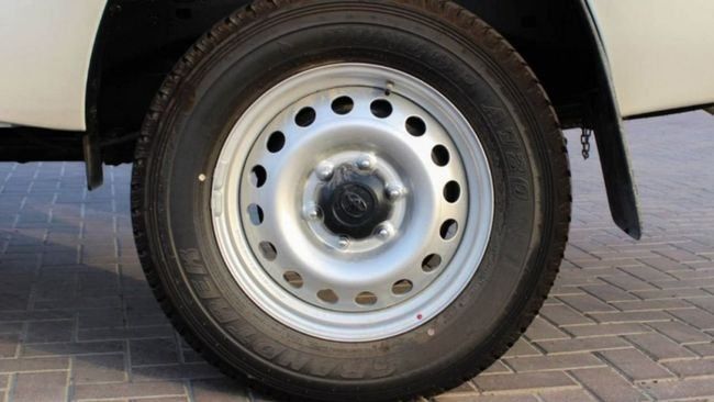 Новый Toyota Hilux VIII Рестайлинг, 2.7 л, 2022 в Дубае от Falcons GT Motors FZCO Белый цвет. GCC | AUTO.AE