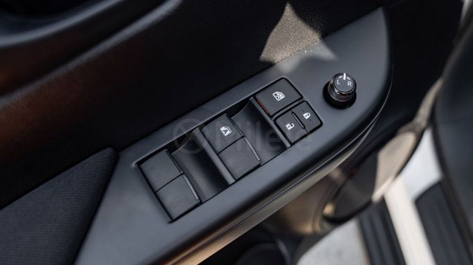 Новый Toyota Hilux VIII Рестайлинг 2, 2.7 л, 2025 в Дубае от Milele Белый цвет. Other | AUTO.AE