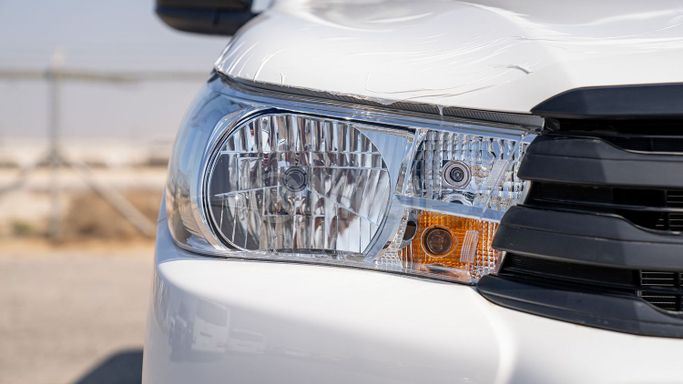 Новый Toyota Hilux VIII Рестайлинг 2, 2.7 л, 2025 в Дубае от Milele Белый цвет. Other | AUTO.AE