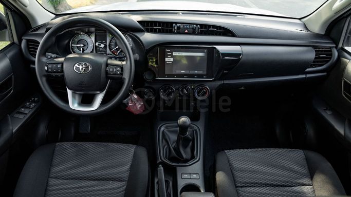 Новый Toyota Hilux VIII Рестайлинг, 2.4 л, 2025 в Дубае от Milele Белый цвет. Other | AUTO.AE