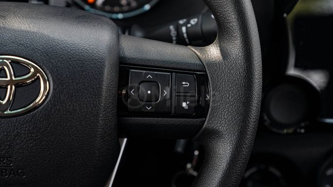 Новый Toyota Hilux VIII Рестайлинг, 2.4 л, 2025 в Дубае от Milele Белый цвет. Other | AUTO.AE