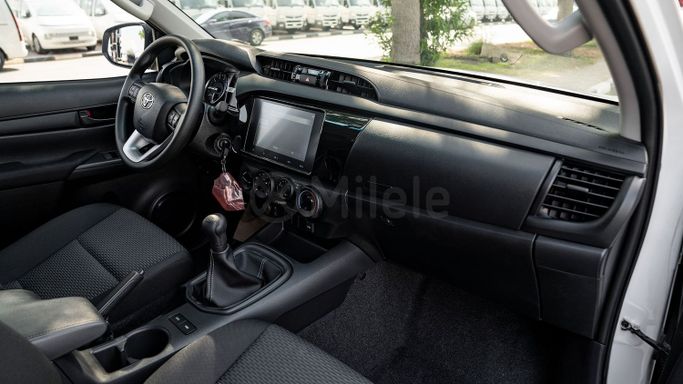 Новый Toyota Hilux VIII Рестайлинг, 2.4 л, 2025 в Дубае от Milele Белый цвет. Other | AUTO.AE