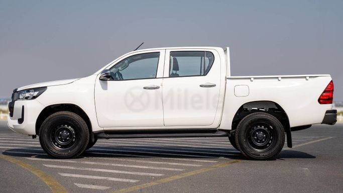 Новый Toyota Hilux VIII Рестайлинг, 2.4 л, 2025 в Дубае от Milele Белый цвет. Other | AUTO.AE