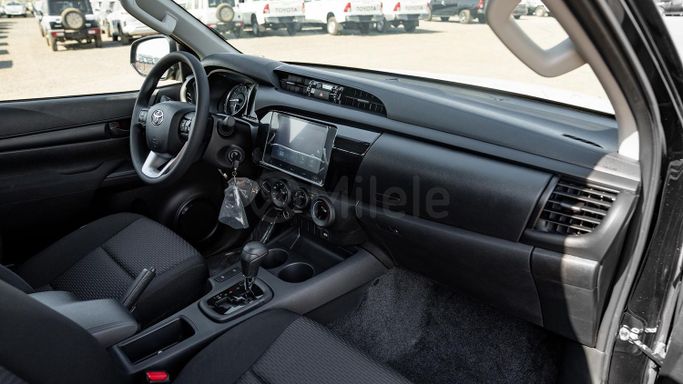 Новый Toyota Hilux VIII Рестайлинг, 2.7 л, 2024 в Дубае от Milele Черный цвет. Other | AUTO.AE