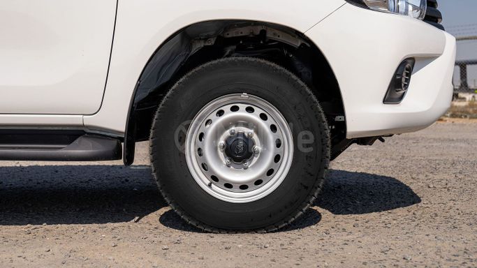 Новый Toyota Hilux VIII Рестайлинг, 2.7 л, 2024 в Дубае от Milele Белый цвет. Other | AUTO.AE