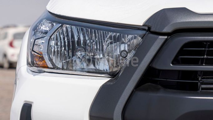 Новый Toyota Hilux VIII Рестайлинг, 2.4 л, 2024 в Дубае от Milele Белый цвет. Other | AUTO.AE