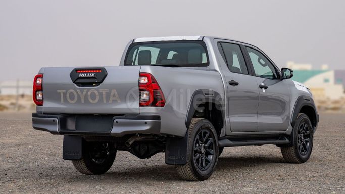 Новый Toyota Hilux VIII Рестайлинг, 2.8 л, 2024 в Дубае от Milele Серебристый цвет. Other | AUTO.AE