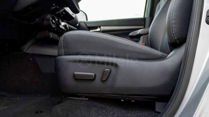 Новый Toyota Hilux VIII Рестайлинг, 2.8 л, 2024 в Дубае от Milele Серебристый цвет. Other | AUTO.AE