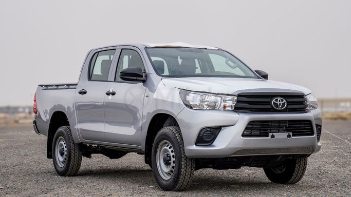 Новый Toyota Hilux VIII Рестайлинг, 2.4 л, 2024 в Дубае от Milele Серебристый цвет. Other | AUTO.AE