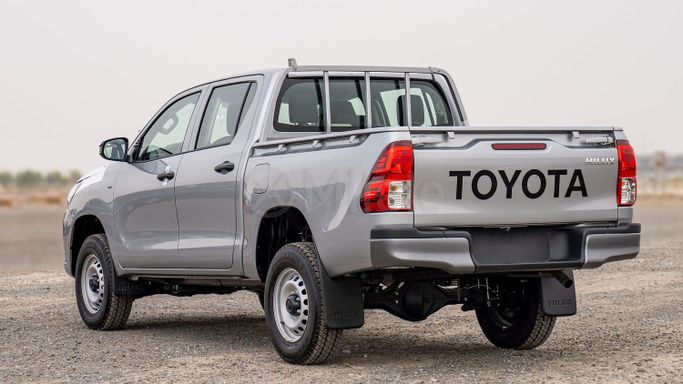 Новый Toyota Hilux VIII Рестайлинг, 2.4 л, 2024 в Дубае от Milele Серебристый цвет. Other | AUTO.AE