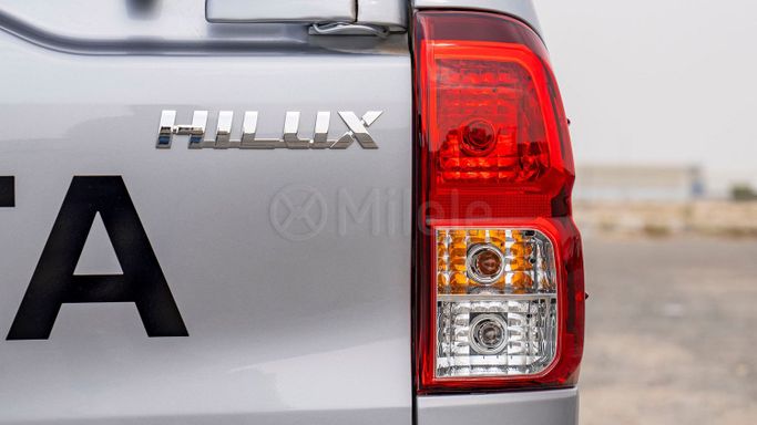 Новый Toyota Hilux VIII Рестайлинг, 2.4 л, 2024 в Дубае от Milele Серебристый цвет. Other | AUTO.AE