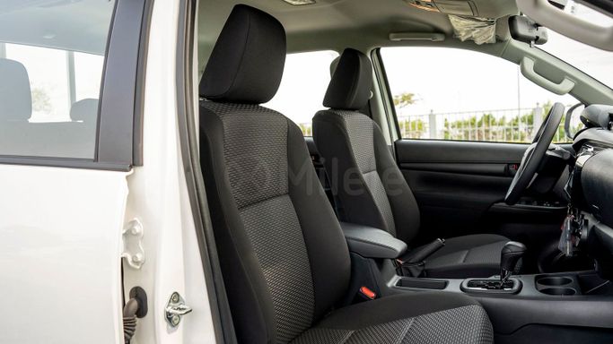 Новый Toyota Hilux VIII Рестайлинг, 2.4 л, 2024 в Дубае от Milele Белый цвет. Other | AUTO.AE