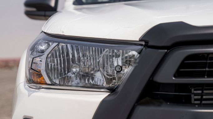 Новый Toyota Hilux VIII Рестайлинг, 2.4 л, 2024 в Дубае от Milele Белый цвет. Other | AUTO.AE