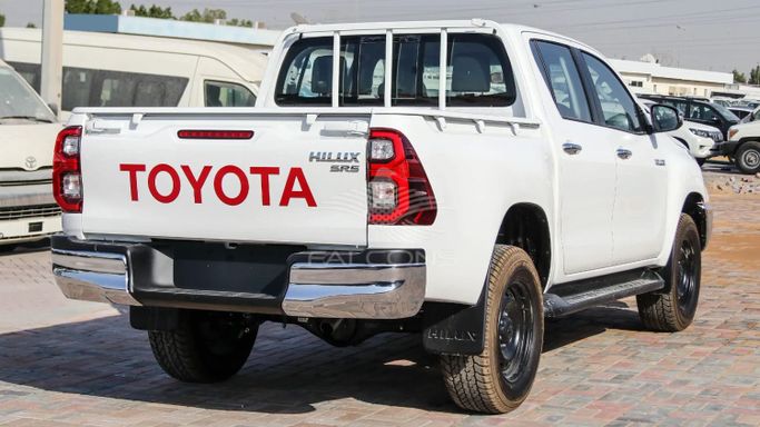 Новый Toyota Hilux VIII Рестайлинг, 2.4 л, 2024 в Дубае от Falcons GT Motors FZCO Белый цвет. Other | AUTO.AE