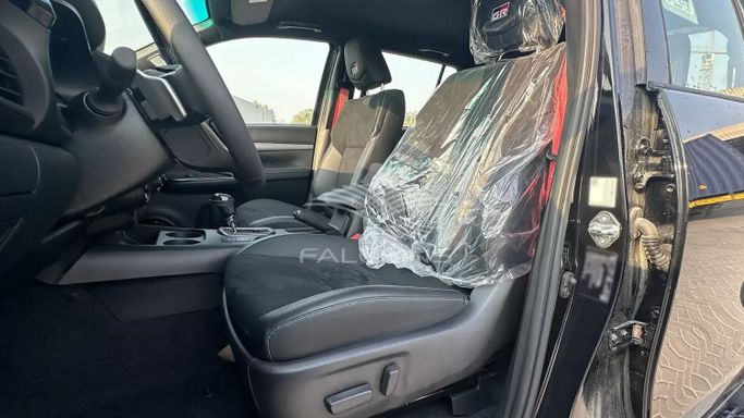 Новый Toyota Hilux VIII Рестайлинг, 4.0 л, 2025 в Дубае от Falcons GT Motors FZCO Черный цвет. Other | AUTO.AE