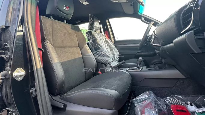 Новый Toyota Hilux VIII Рестайлинг, 4.0 л, 2025 в Дубае от Falcons GT Motors FZCO Черный цвет. Other | AUTO.AE