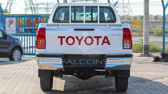 Новый Toyota Hilux VIII Рестайлинг, 2.4 л, 2023 в Дубае от Falcons GT Motors FZCO Белый цвет. Other | AUTO.AE
