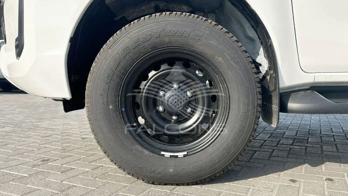 New Toyota Hilux VIII Facelift, 2.7 l, 2025 in Dubai by Falcons GT Motors FZCO, White color. Other | AUTO.AE