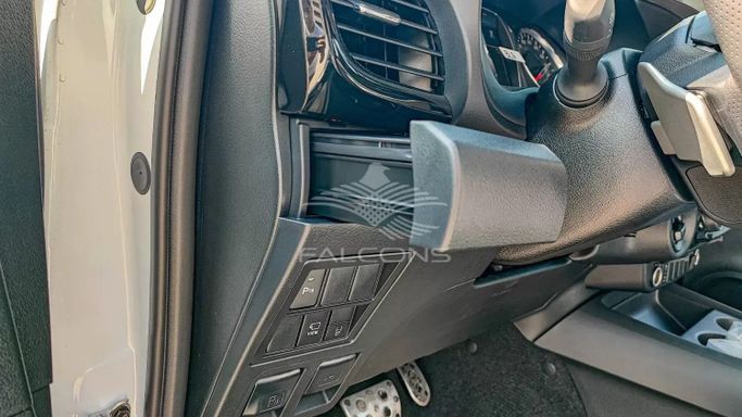 Новый Toyota Hilux VIII Рестайлинг, 2.8 л, 2024 в Дубае от Falcons GT Motors FZCO Белый цвет. Other | AUTO.AE