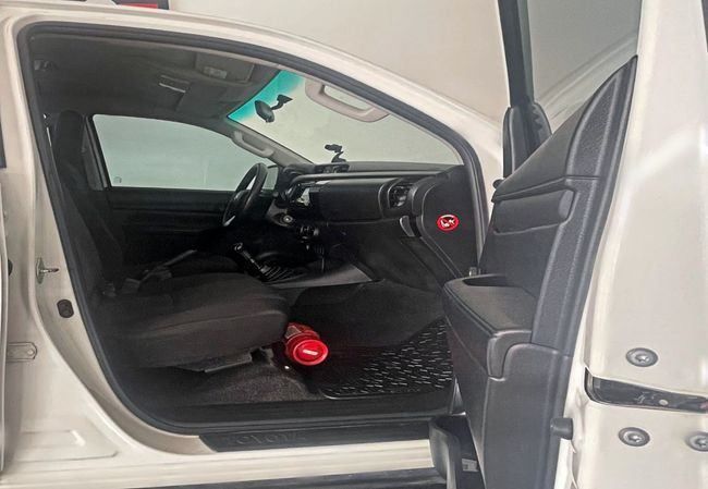 Подержанный Toyota Hilux VIII, 2.7 л, 2018 в Дубае от Gulf Motors Белый цвет. GCC | AUTO.AE