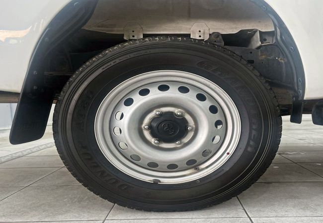 Подержанный Toyota Hilux VIII, 2.7 л, 2018 в Дубае от Gulf Motors Белый цвет. GCC | AUTO.AE