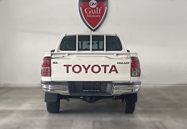 Подержанный Toyota Hilux VIII, 2.7 л, 2018 в Дубае от Gulf Motors Белый цвет. GCC | AUTO.AE