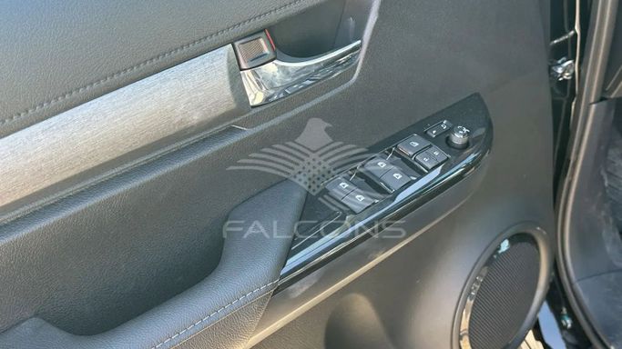 Новый Toyota Hilux VIII Рестайлинг, 4.0 л, 2025 в Дубае от Falcons GT Motors FZCO Белый цвет. Other | AUTO.AE