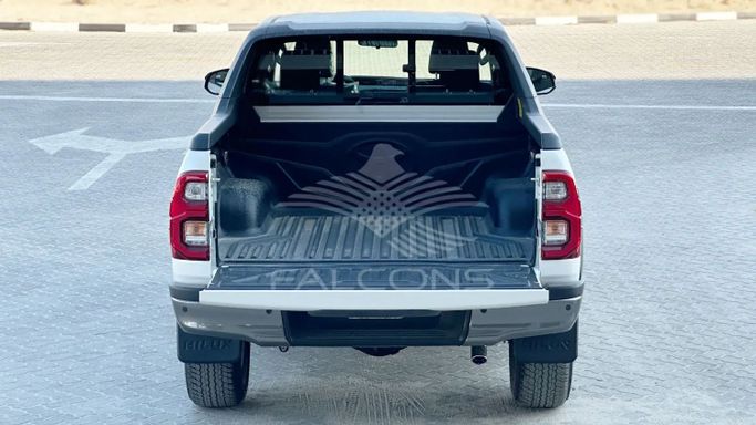 Новый Toyota Hilux VIII Рестайлинг, 4.0 л, 2025 в Дубае от Falcons GT Motors FZCO Белый цвет. Other | AUTO.AE