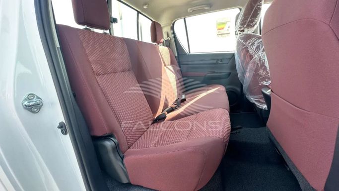 Новый Toyota Hilux VIII Рестайлинг, 2.7 л, 2025 в Дубае от Falcons GT Motors FZCO Белый цвет. Other | AUTO.AE