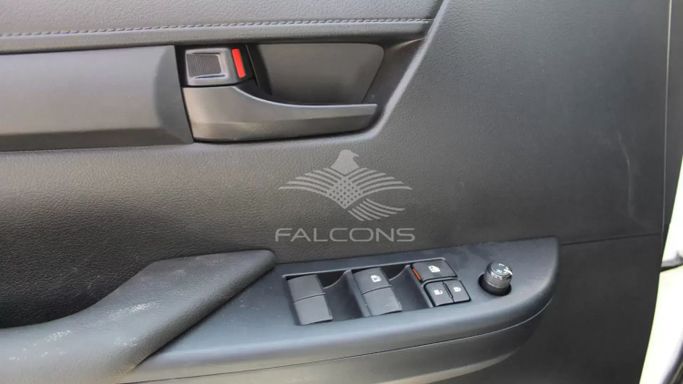 Новый Toyota Hilux VIII Рестайлинг, 2.7 л, 2023 в Дубае от Falcons GT Motors FZCO Белый цвет. Other | AUTO.AE