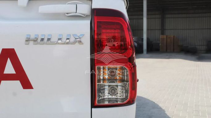 Новый Toyota Hilux VIII Рестайлинг, 2.7 л, 2023 в Дубае от Falcons GT Motors FZCO Белый цвет. Other | AUTO.AE