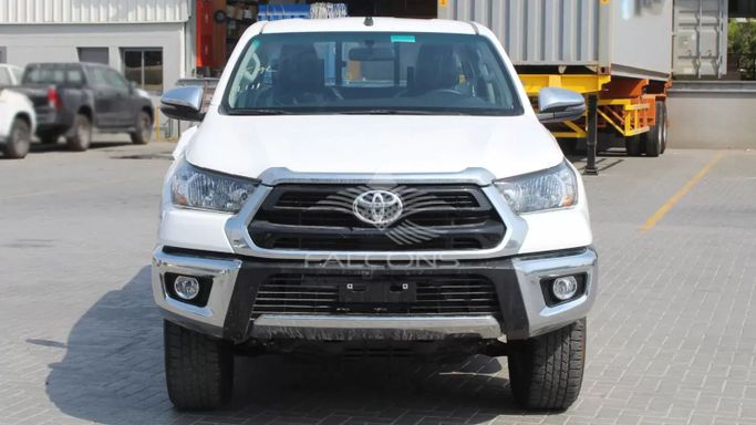 Новый Toyota Hilux VIII Рестайлинг, 2.7 л, 2023 в Дубае от Falcons GT Motors FZCO Белый цвет. Other | AUTO.AE