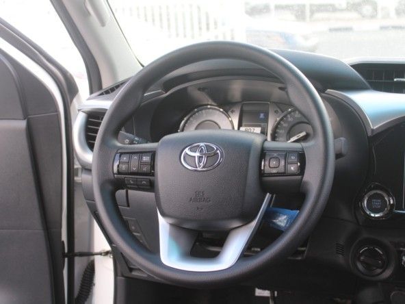 Новый Toyota Hilux VIII Рестайлинг, 2.4 л, 2024 в Дубае от Titanum Cars Белый цвет. Other | AUTO.AE