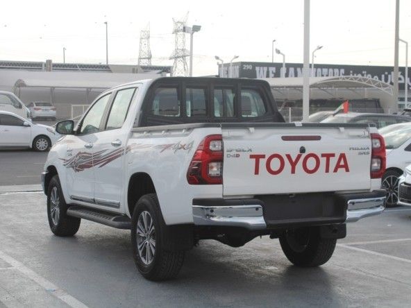 Новый Toyota Hilux VIII Рестайлинг, 2.4 л, 2024 в Дубае от Titanum Cars Белый цвет. Other | AUTO.AE