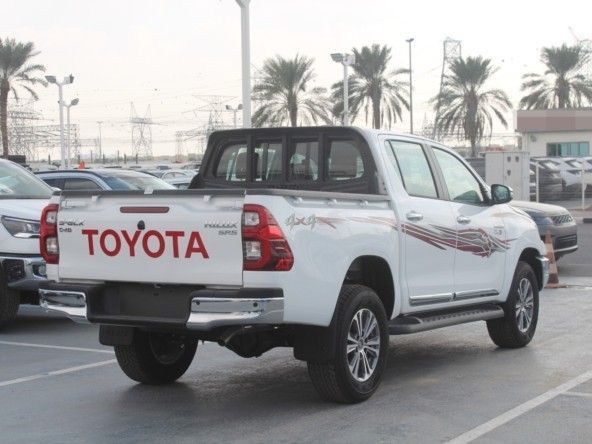 Новый Toyota Hilux VIII Рестайлинг, 2.4 л, 2024 в Дубае от Titanum Cars Белый цвет. Other | AUTO.AE
