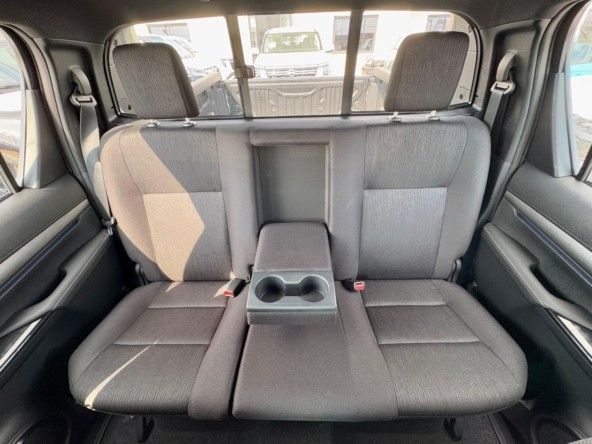 Новый Toyota Hilux VIII Рестайлинг, 4.0 л, 2025 в Дубае от Titanum Cars Черный цвет. Other | AUTO.AE