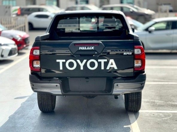 Новый Toyota Hilux VIII Рестайлинг, 4.0 л, 2025 в Дубае от Titanum Cars Черный цвет. Other | AUTO.AE