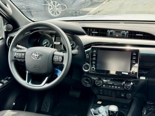 Новый Toyota Hilux VIII Рестайлинг, 4.0 л, 2025 в Дубае от Titanum Cars Черный цвет. Other | AUTO.AE